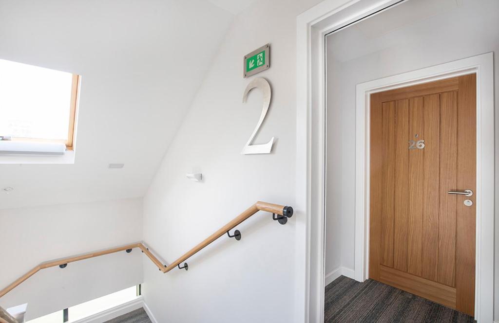 Апартаменты The Penthouse - 26 St Johns Mews Йорк Экстерьер фото